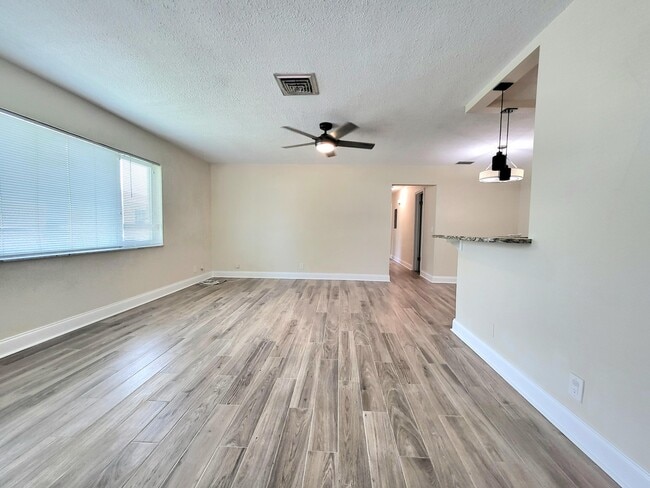 Photo - 3101 Albatross Rd