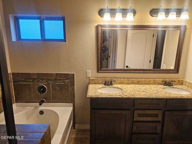 Photo - 14837 Hunters Grove Ave