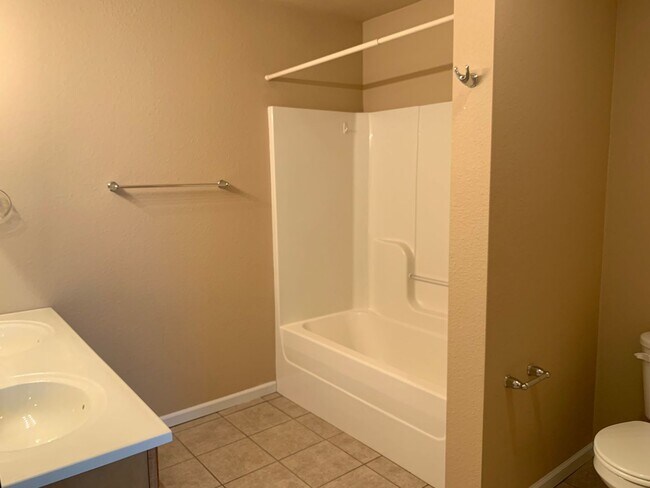 Photo - 6721-MF2-E2 Unit A