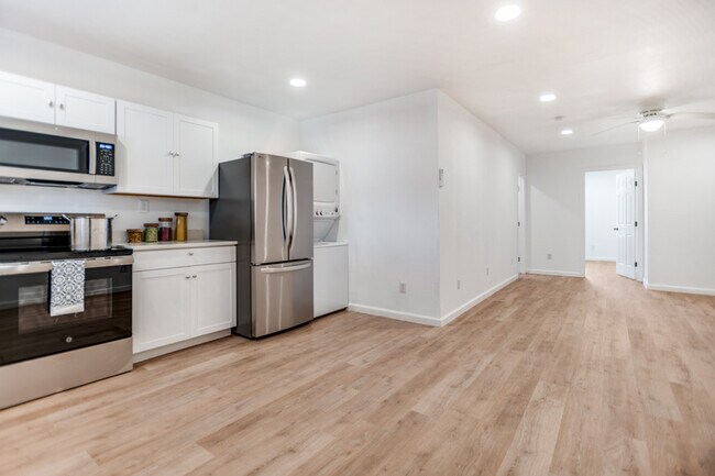 Photo - 905 W Abram St