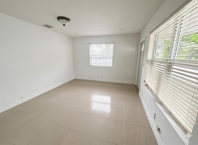 Photo - 749 NW 5th Ct