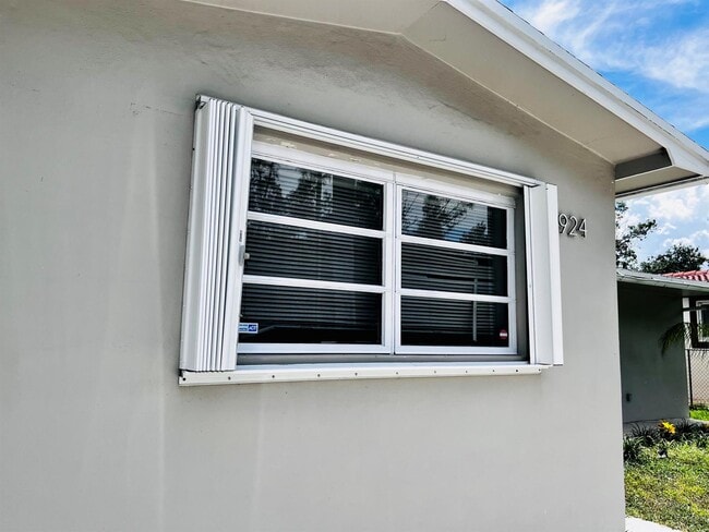 Photo - 924 Johnson St