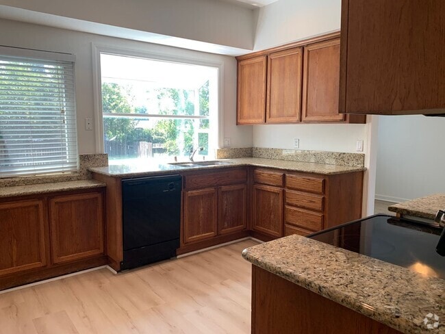 Building Photo - Large 4 bedroom in Orangevale with huge yard Rental