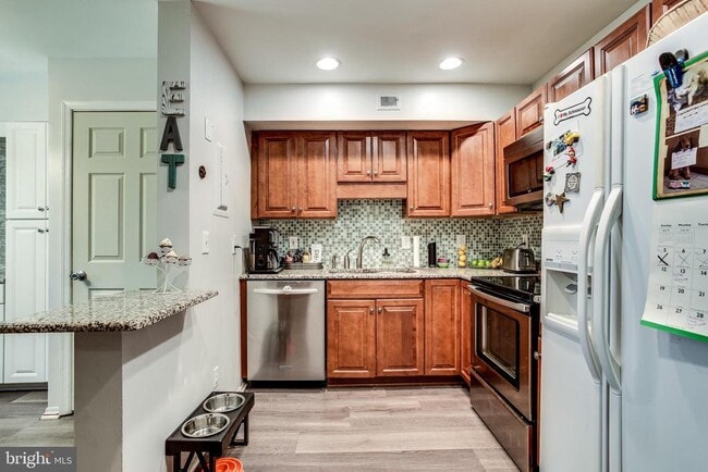 Building Photo - 546 Azalea Dr
