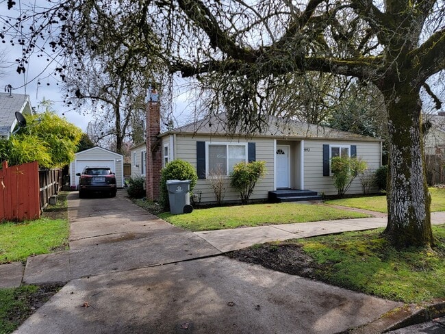 Photo - Beautiful 5 Bed, 2 Bath Single-Family House with Large Fenced Backyard Close to OSU!