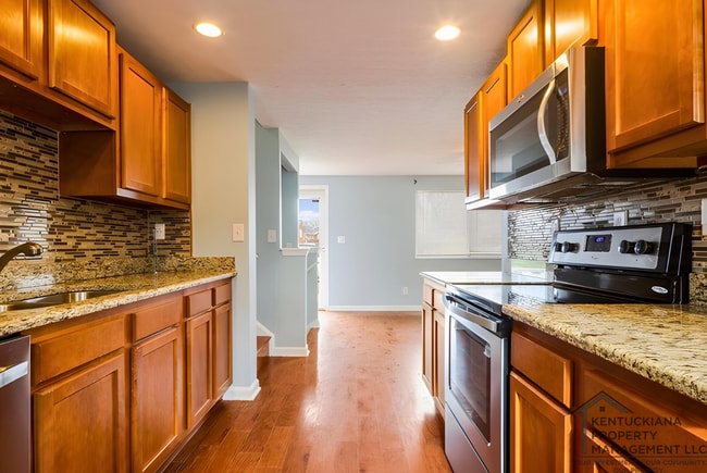 Photo - Newly Renovated Hillview Bi-Level! ASK US ABOUT OUR LONG-TERM LEASE SPECIAL TODAY!