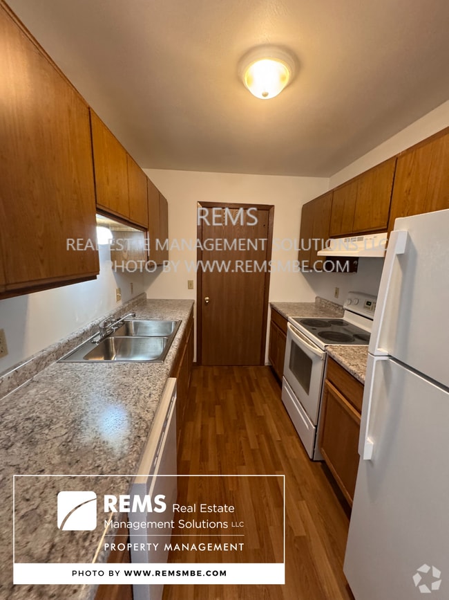 Building Photo - 554 E Slifer St Unit 3 Rental