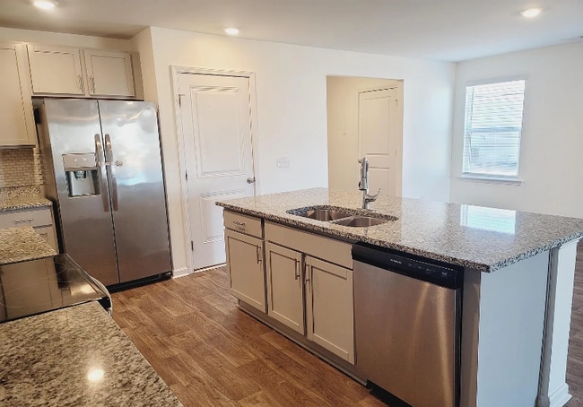 Photo - 147 Butternut Ct