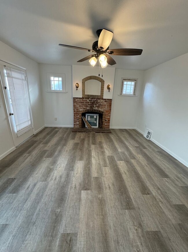 Photo - 2 Bed 1 Bath with Large Yard