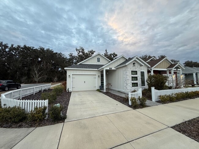 Photo - Beautiful Home located in Fairway Pointe