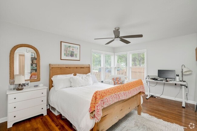 Building Photo - 5000 Lynndale Dr Rental