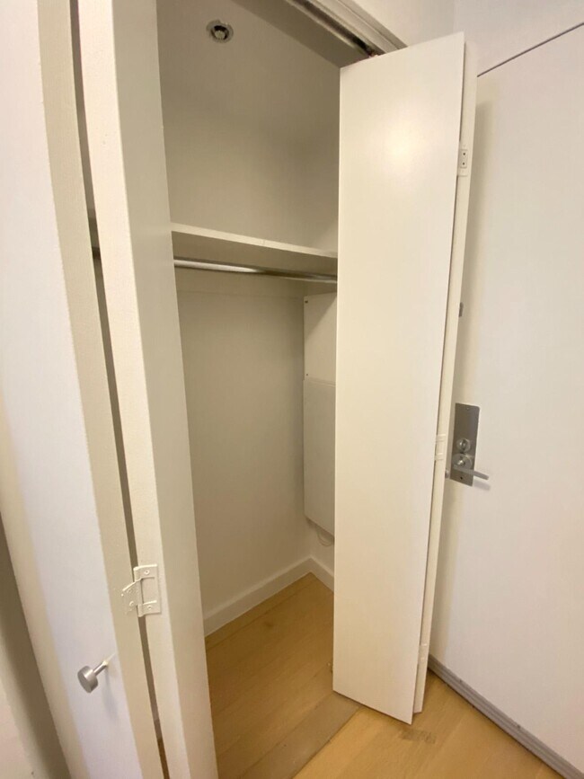 Photo - 222 E 39th St Unidad 11C