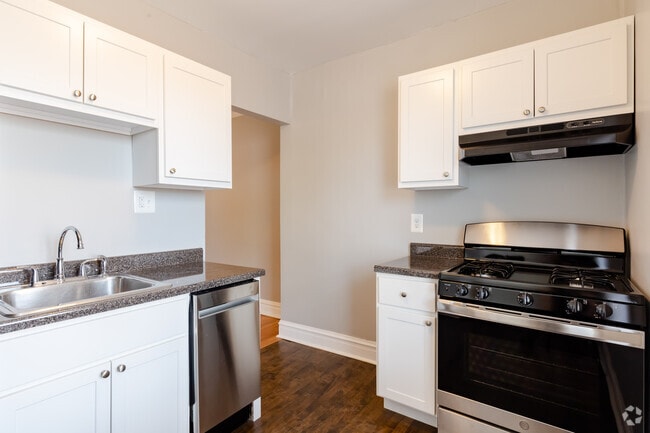 1BR, 1BA - 920SF