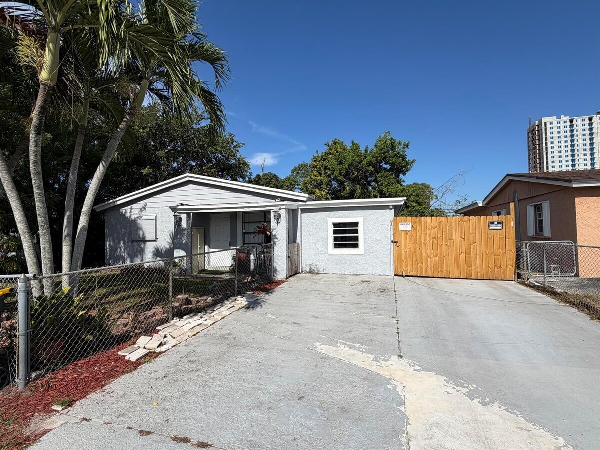 Photo - 4927 SW 44th Ter