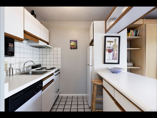 Photo - 725 E Main St