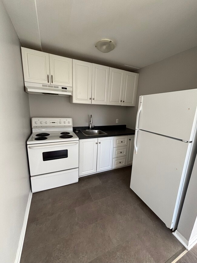 Photo - Comfortable 1-Bedroom Apartment – Heat & Hot Water Included! *Pet Friendly* Unit 0003