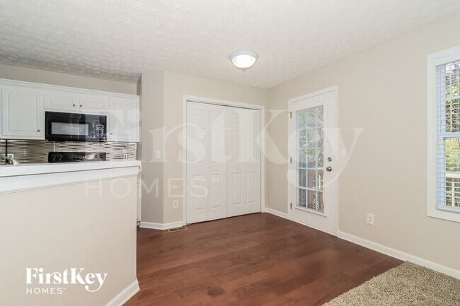 Photo - 459 Fernwood Cir