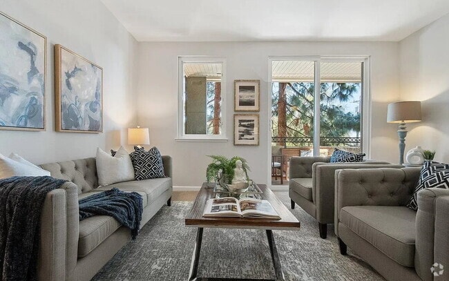 Building Photo - Built in 2002 with washer/dryer in the hom... Rental