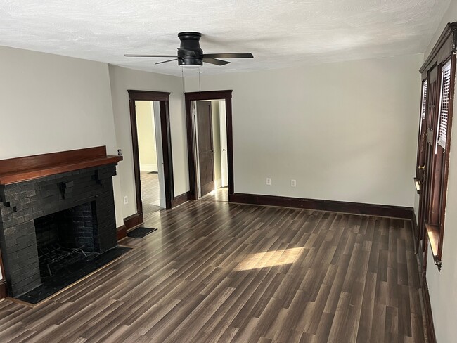 living room - 162 Montvale Ave Unit 162A