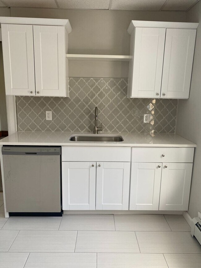 Photo - 820 Main St Unit Left Side