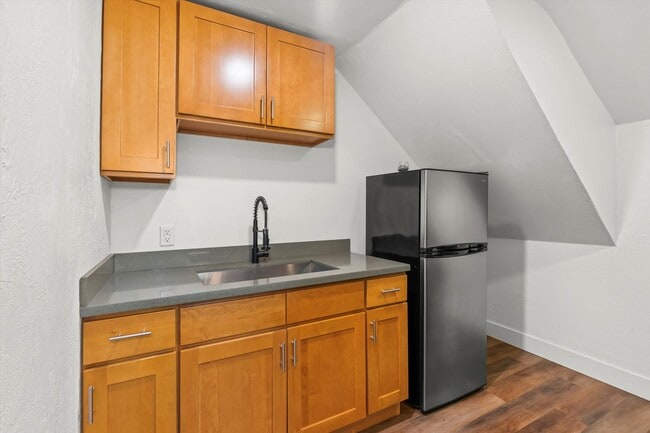 Photo - For Rent – 1 Bed / 1 Bath Apartment in Lakewood Unit 3
