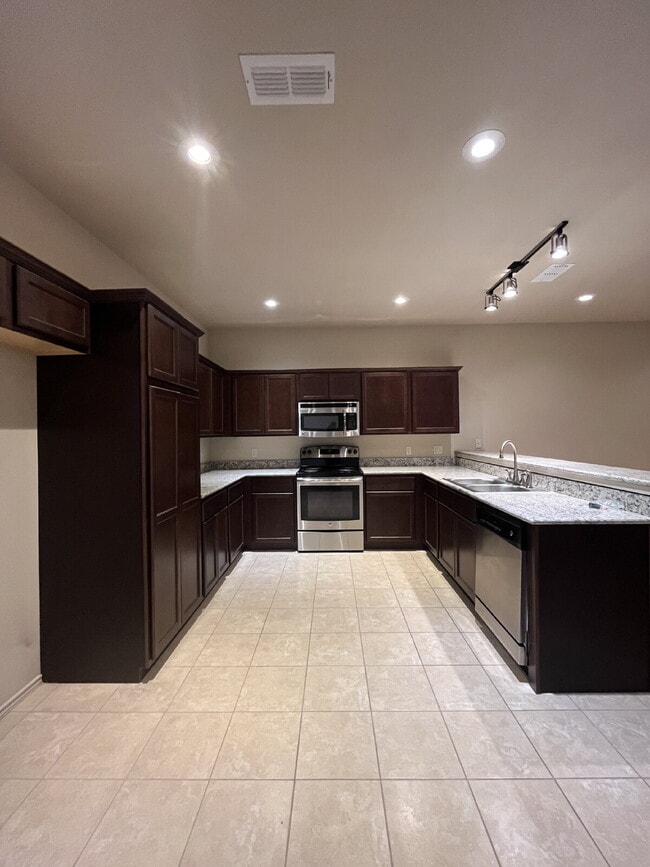 Photo - Move In Special of 1/2 off 1st month rent ...
