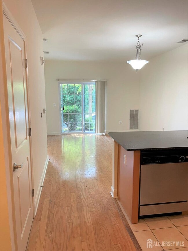 Photo - 13 Hughes Cir