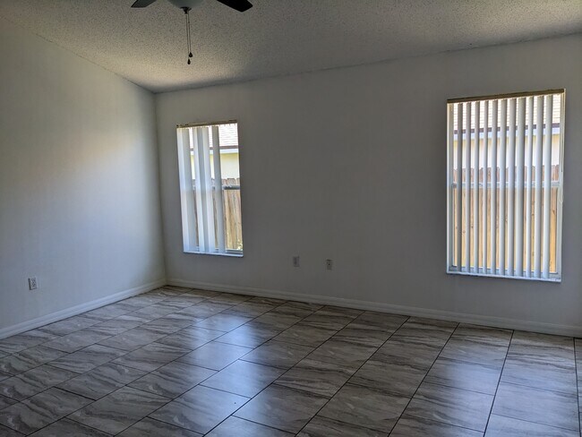 Photo - 246 Queen Mary Dr