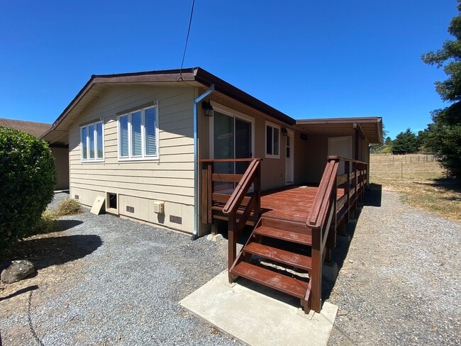 Building Photo - Private, Gated and Views -2 Bdm 2 Bath Gra... Rental