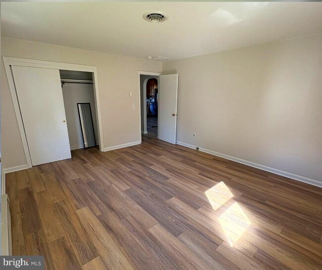 Photo - 300 Oak St