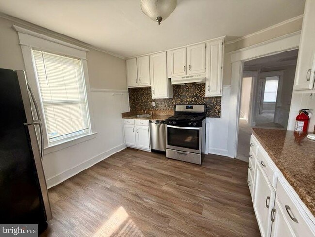 Photo - 404 W Broad St