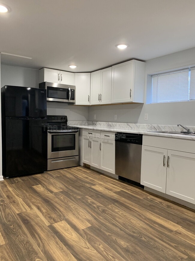 Building Photo - 409 Longview Dr