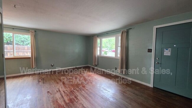 2524 N Farragut Ave