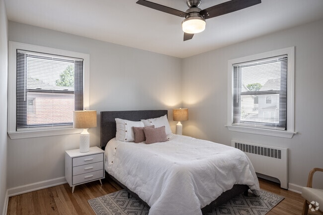 2BR, 1BA - 800SF - Primary Bedroom
