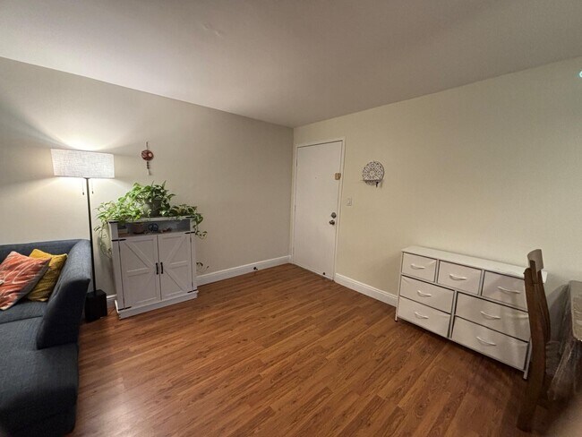 210 SW 11th St Unit 409