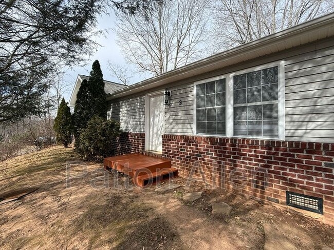 Building Photo - 2 Jenny St