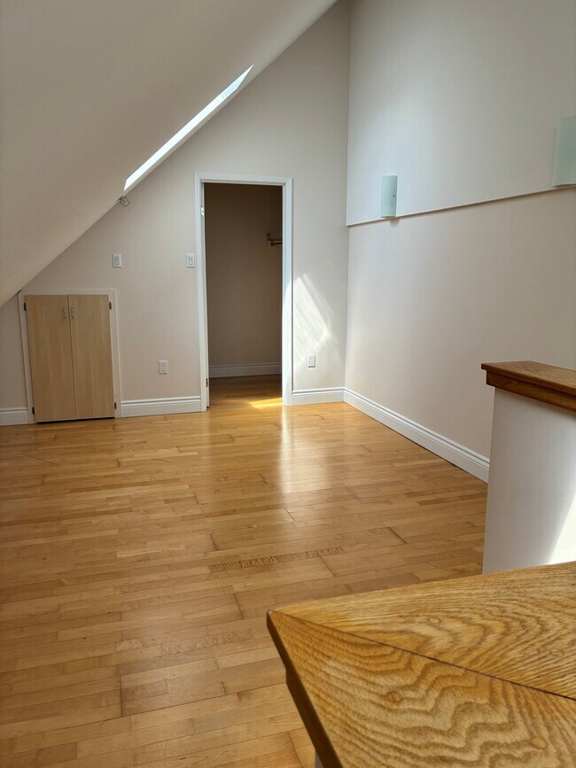 Photo - STUNNING TWO LEVEL PENTHOUSE AVAILABLE Unit 1605