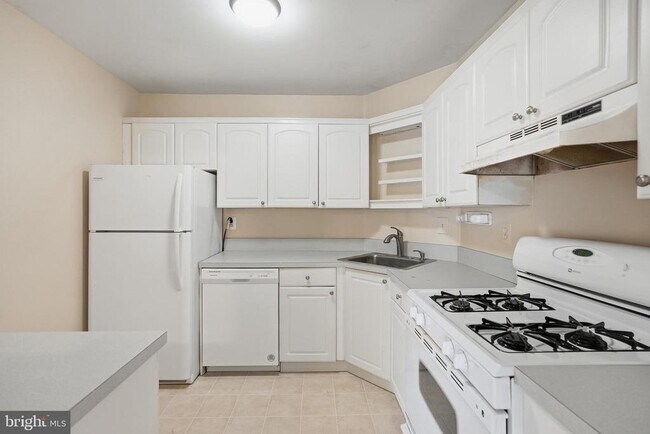 Photo - 3535 Chevy Chase Lake Dr Unit 307