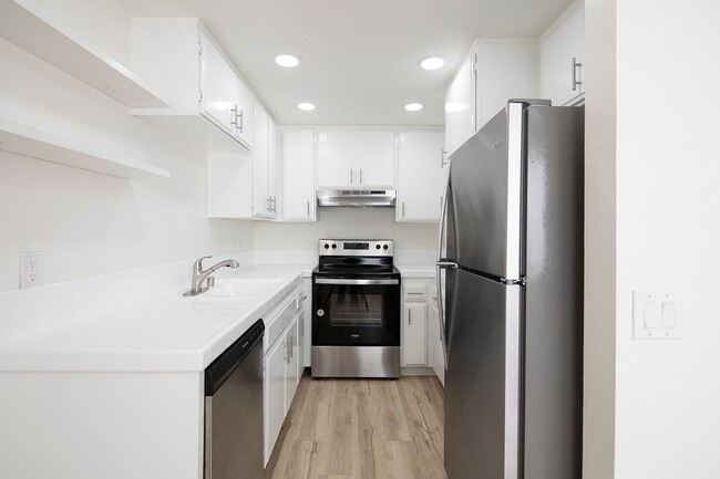 Building Photo - Normal Heights: Second Floor Unit 4750 - 5 Rental