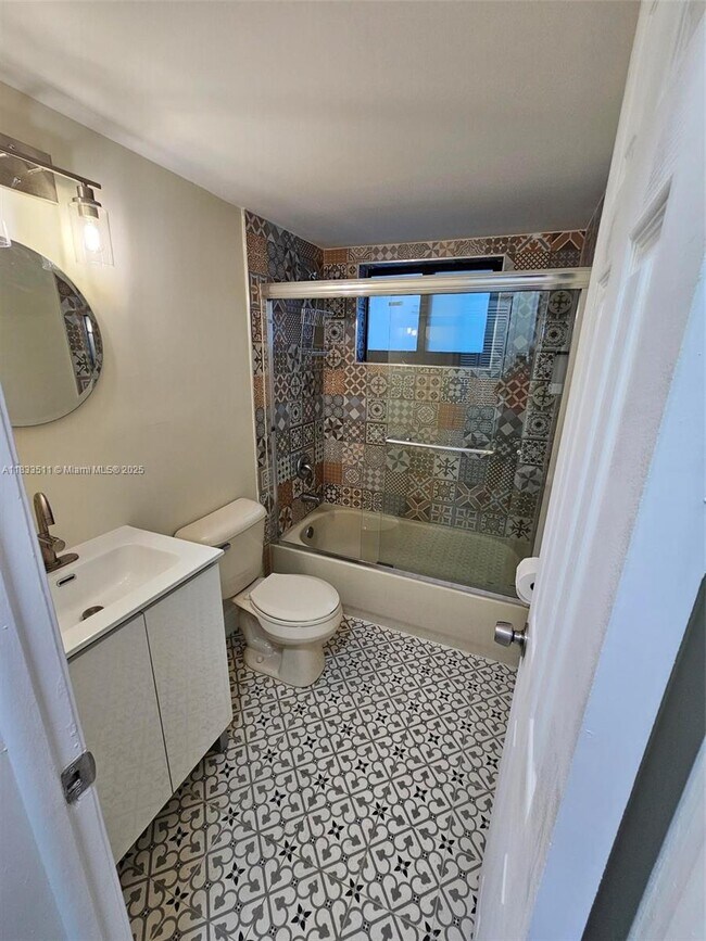 Photo - 46 NW 35th St Unidad 2