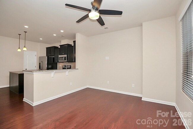 Photo - 5040 Mockernut Ln