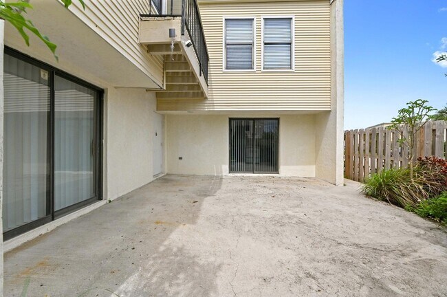 Photo - 1606 Shaker Cir