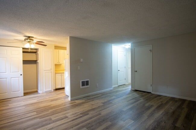 Photo - Ground Floor 2 Bdr Close to the Heart of Multnomah Village! Unit 3932
