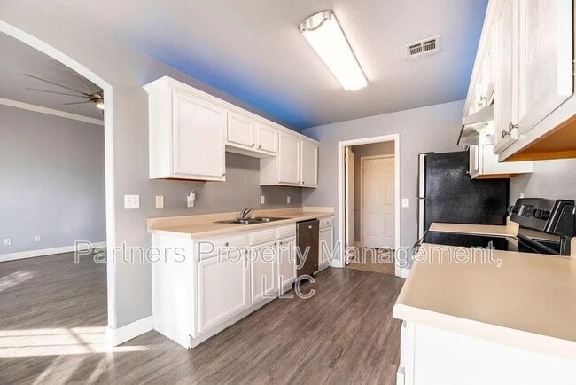 Photo - 561 Redbud St