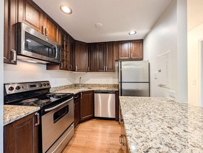 Photo - Waterbury Pointe Condominiums Unit 1091 Rodenburg Road #303