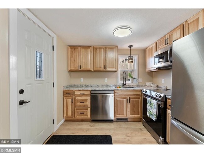 Photo - 1040 Rose Ave E