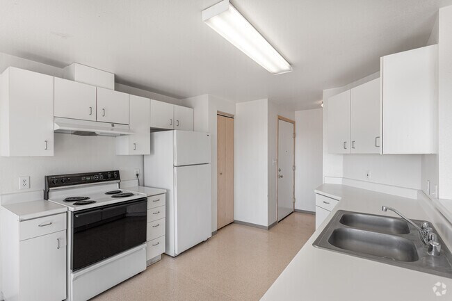 Cougar Crest Apartments