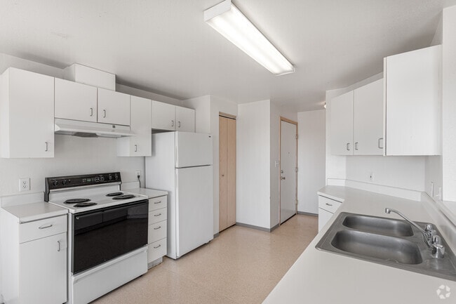 Photo - Cougar Crest Apartments