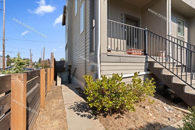 Photo - North Portland Studio ADU – Modern Finishe... Unidad B