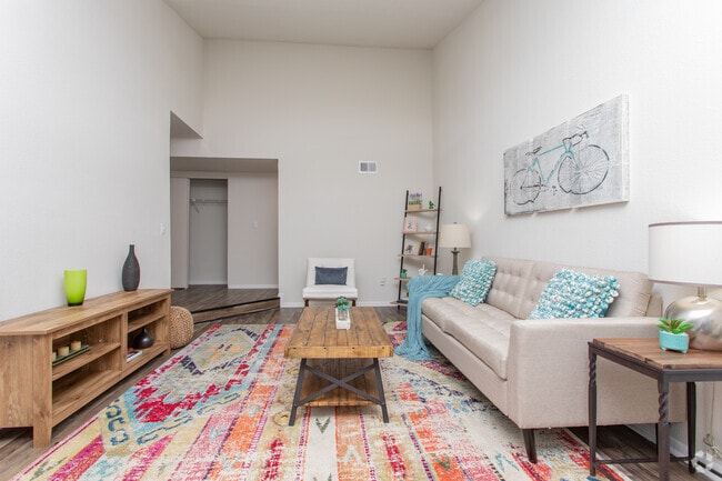 2BR, 2BA - 1142SF - The Oxford Apartments